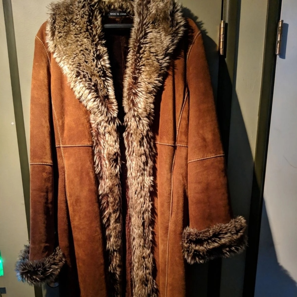 Leather coat w/Faux fur